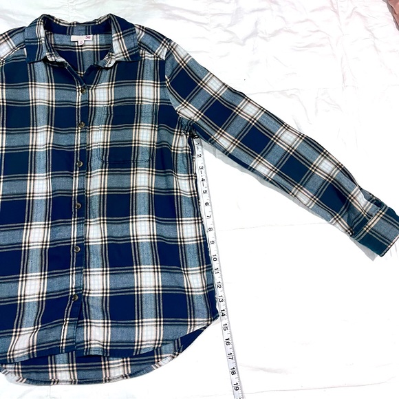 SO Juniors’ Button Front Flannel Top. Size XS. Green, Cream, White. 100% Cotton - Picture 6 of 10